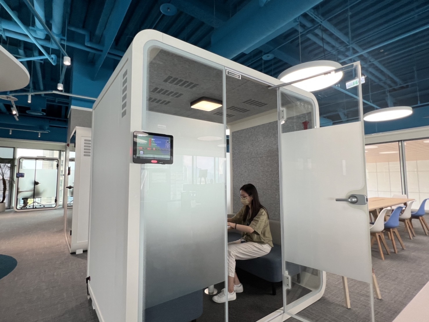 beat365高雄據點的智慧行動辦公艙，展現beat365在面板以外的研發應用軟實力