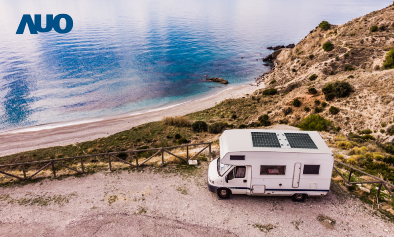 「可撓輕量化太陽光電板SunCurva」使用輕量特殊耐候型複合板取代傳統太陽能板的玻璃前板，不僅降低70%重量，每米平方僅3Kg；具有抗衝擊性能及通過電磁相容性測試，可應用於交通運輸工具，如露營車、遊艇等